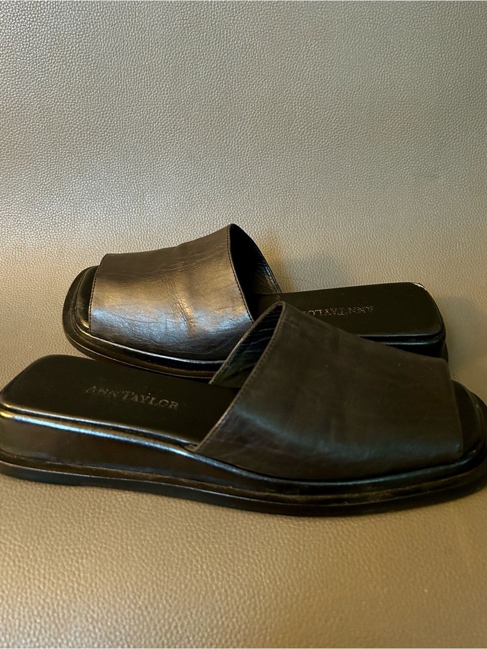 ANN TAYLOR Black Leather Slide Sandals